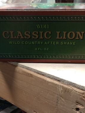 Avon Classic Lion Wild Country After Shave - Green & Brown Packaging